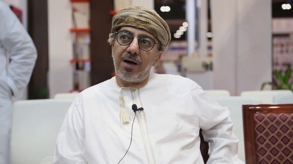 الشاعر العماني محمد الحارثي