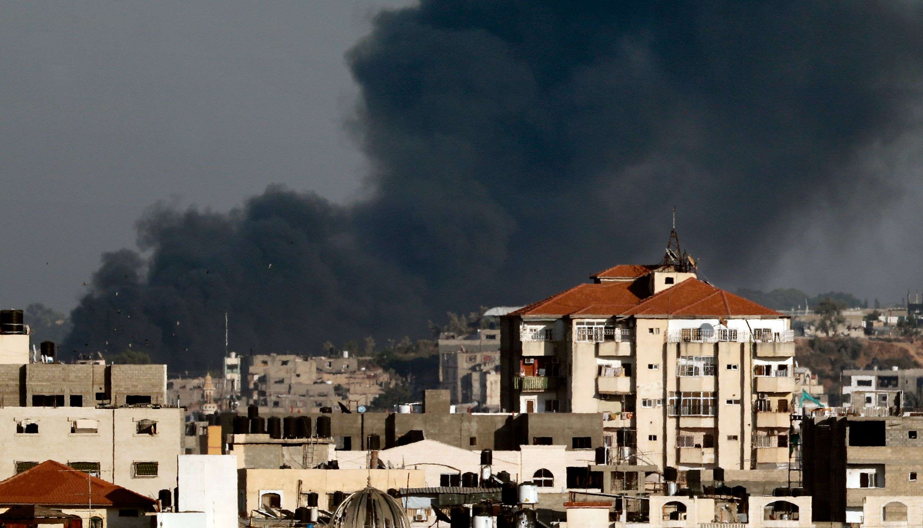 اسرائيل هاجمت اكثر من 60 موقعا في غزة