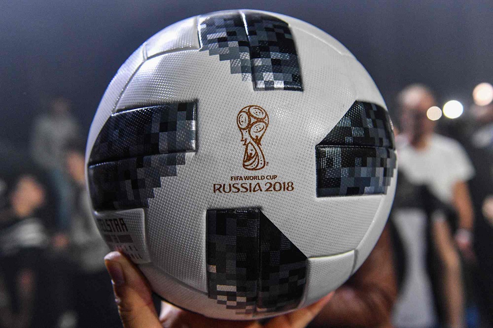 كرة كأس العالم تعود من الفضاء