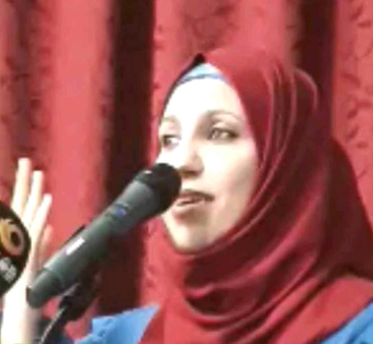لا يجوز إطلاق صفة القصيدة على القطعة النثرية