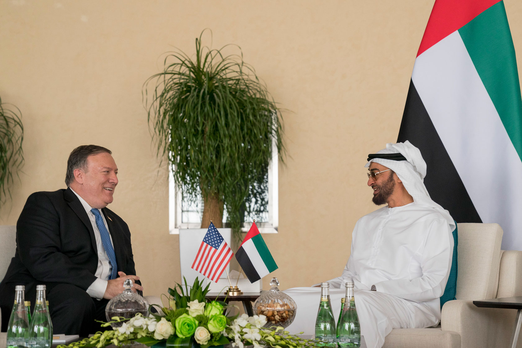 ولي عهد ابوظبي الشيخ محمد بن زايد آل نهيان يبحث مع وزير الخارجية الأميركي القضايا ذات الإهتمام المشترك