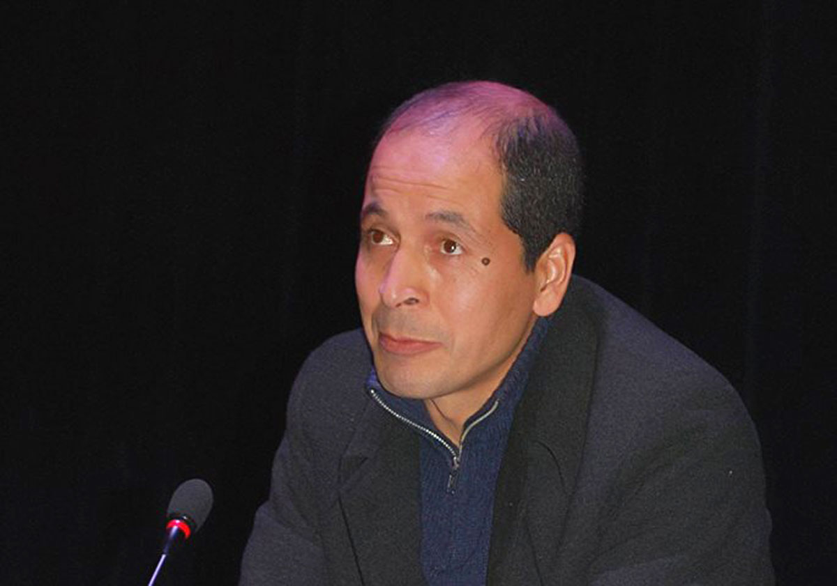 هل التعددية متناهية أم لامتناهية؟