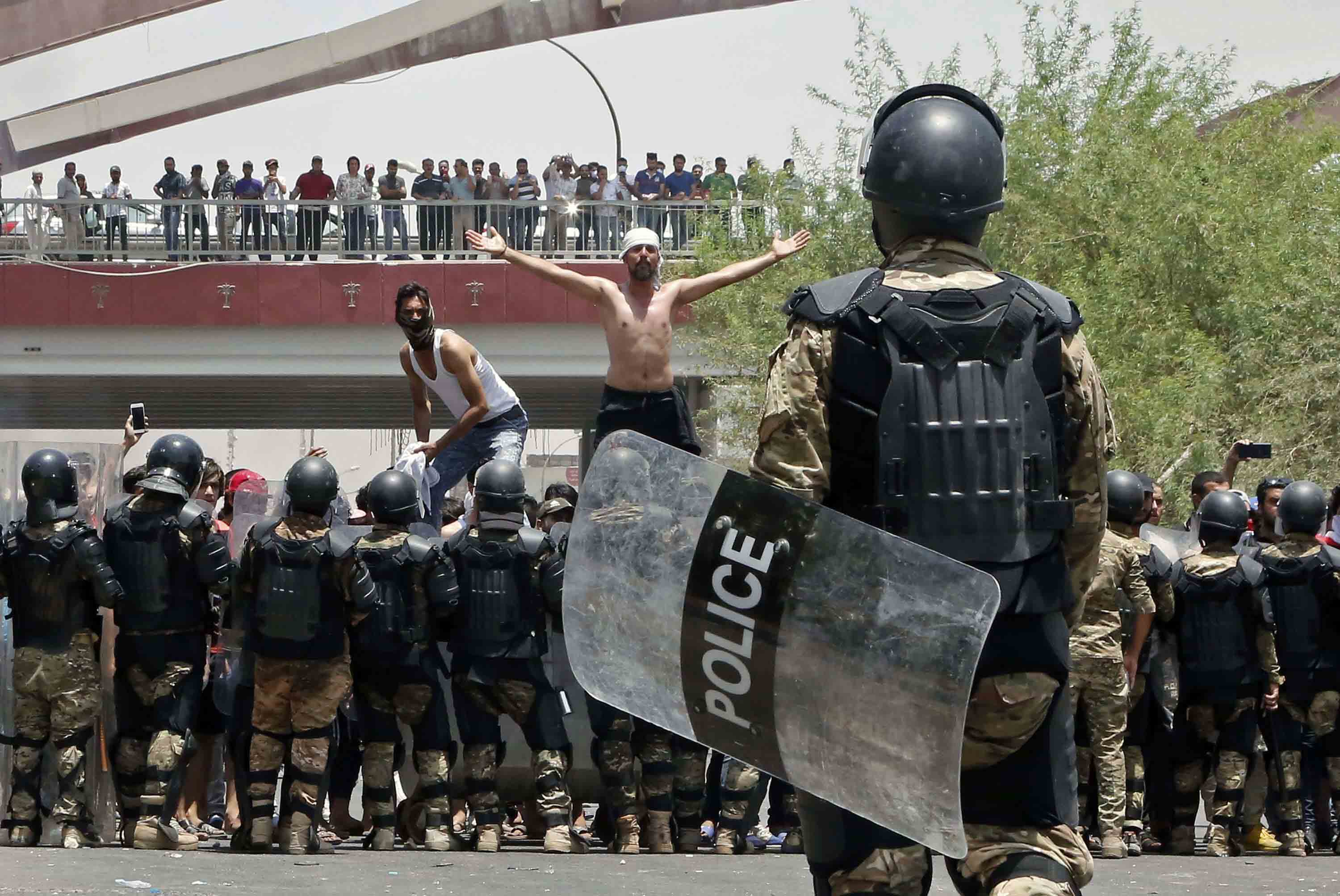 استخدام القوة يفاقم الأزمة