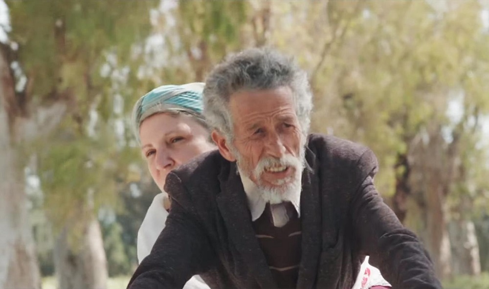 قصة حب في المقبرة تخطف "الوهر الذهبي" في الجزائر
