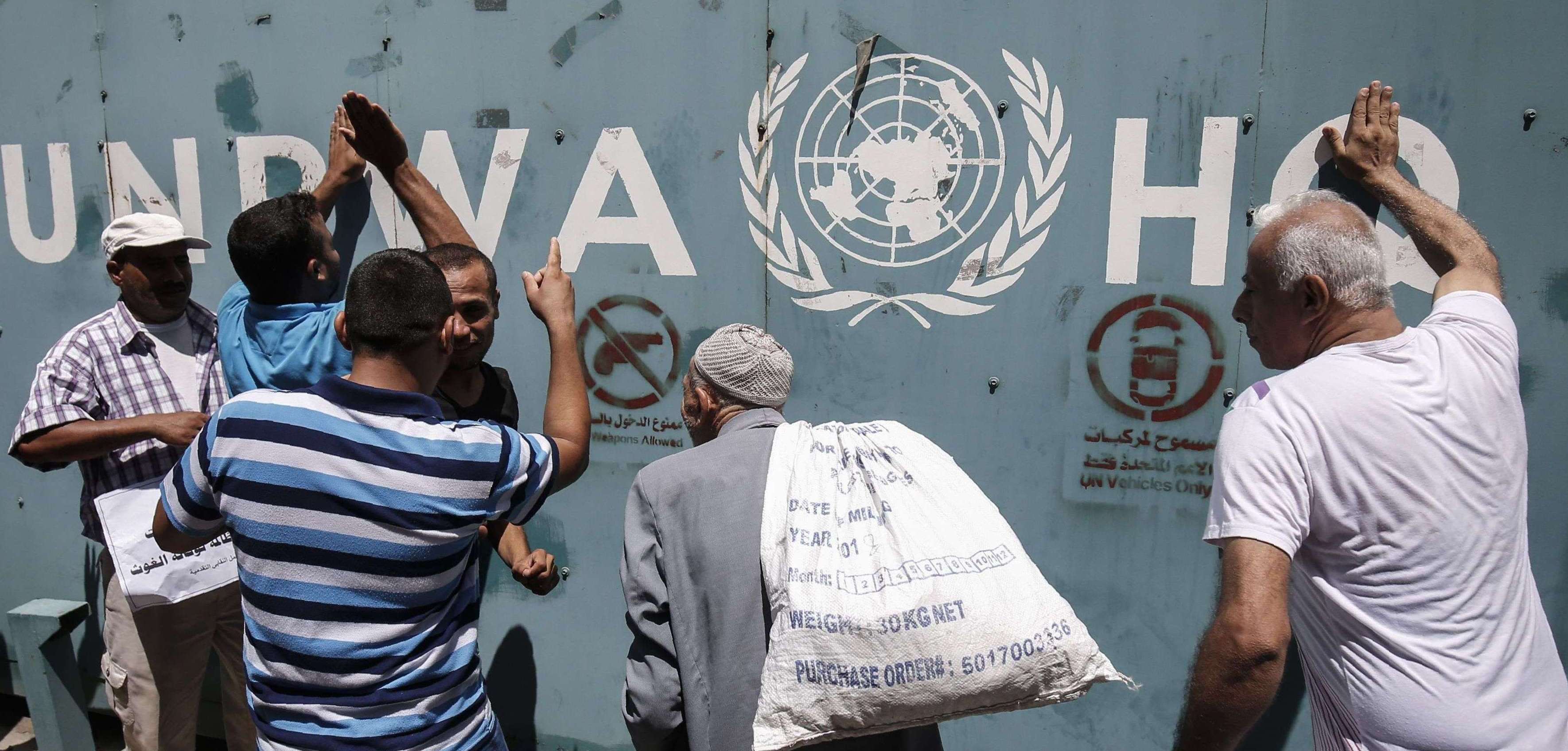 العمل على احترام القرارات الدولية