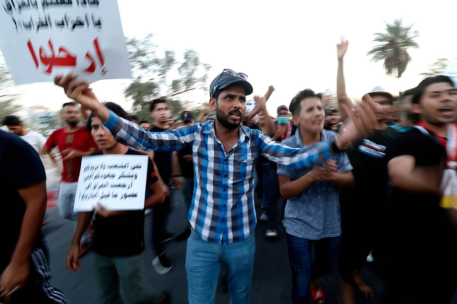 تظاهرة في البصرة تطالب برحيل الاحزاب الدينية