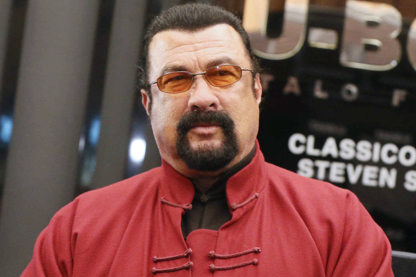 نجم أفلام الحركة ستيفن سيغال 