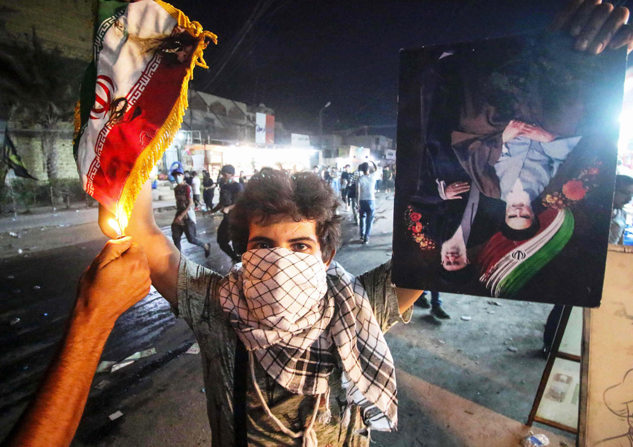تهديدات الحشد الشعبي بالتدخل تأتي بعد احراق المتظاهرين القنصلية الأميركية