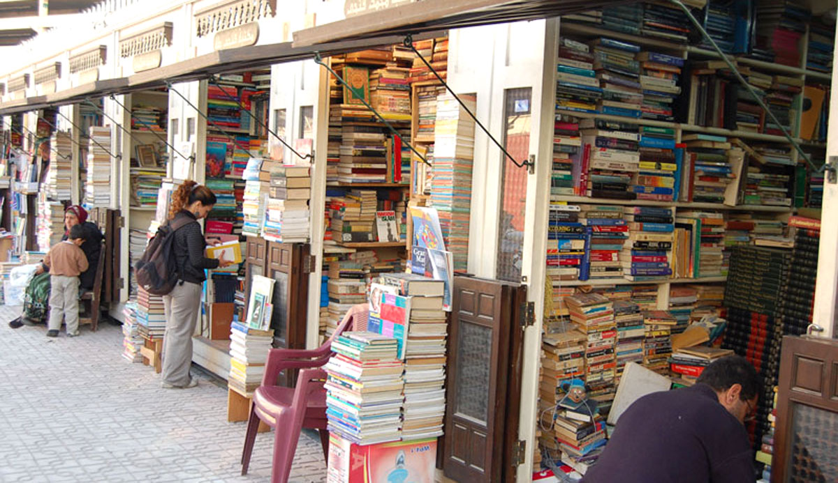 أسعار الكتب تختلف من مكتبة إلى أخرى