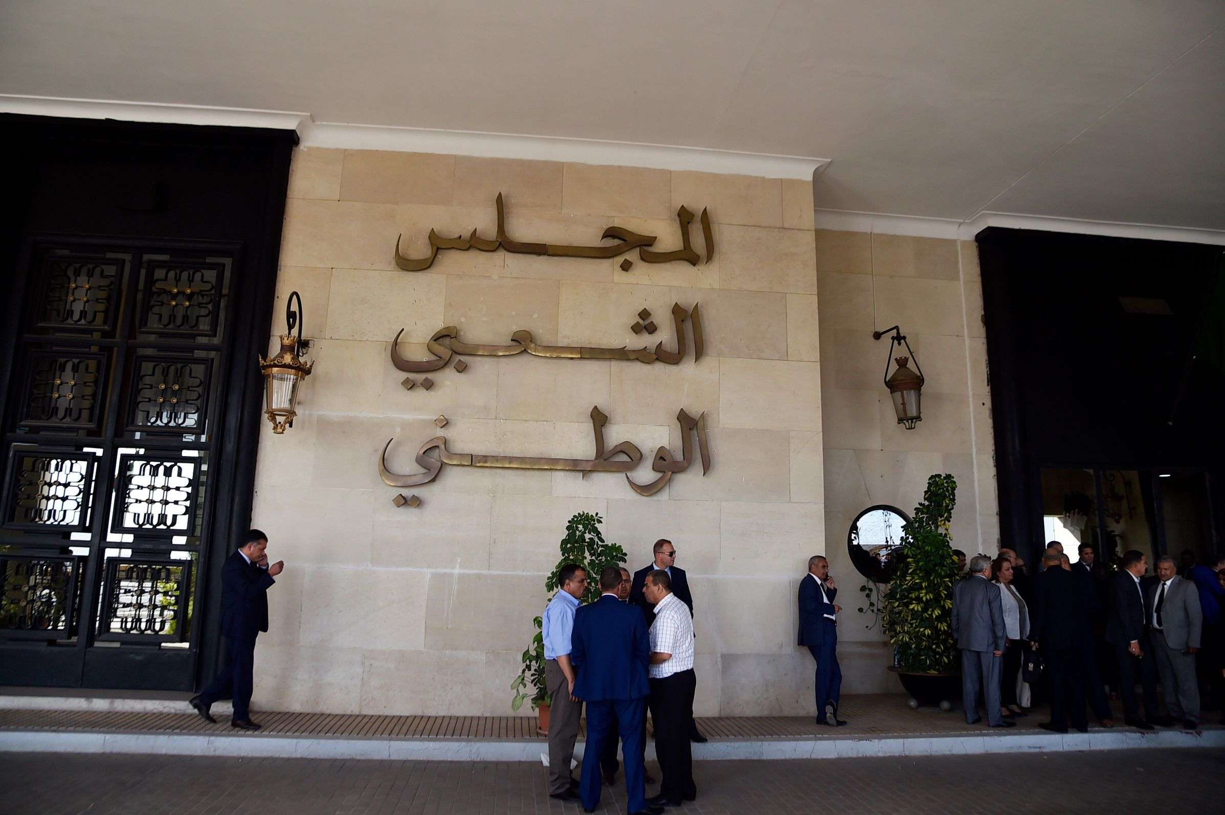 نواب الموالاة يرفضون الوساطة