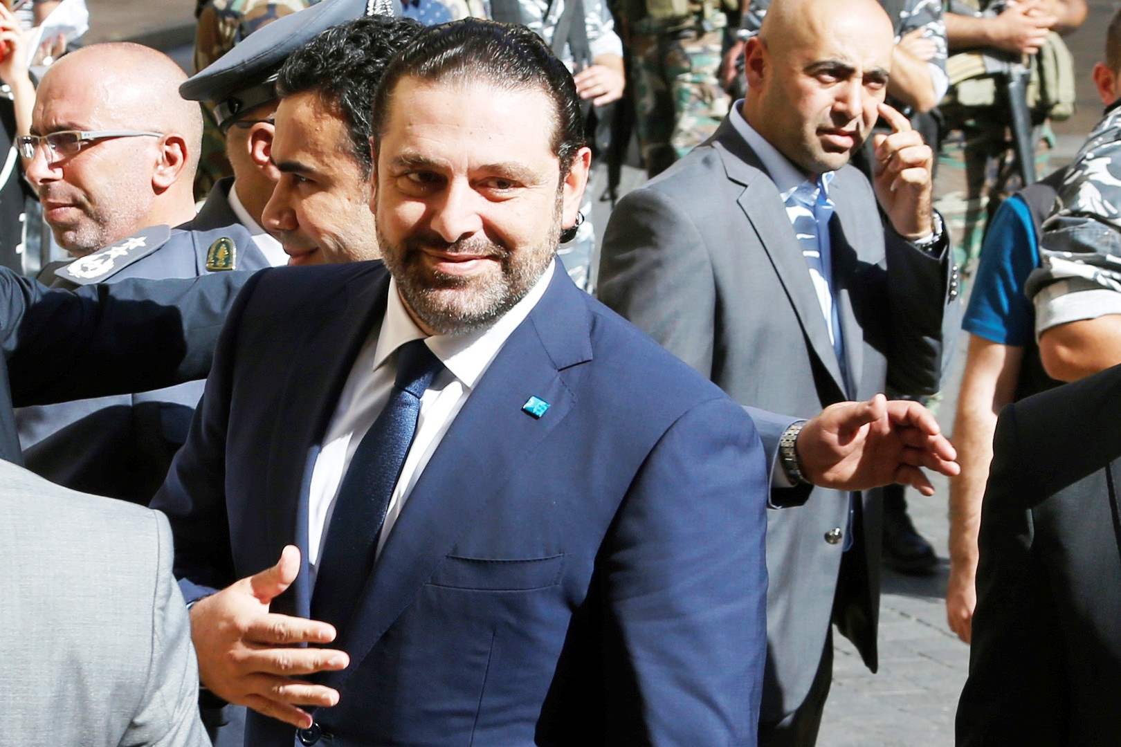 رئيس الوزراء اللبناني المكلف سعد الحريري يخرج من مطب فيقع في مطب آخر بدفع من حزب الله