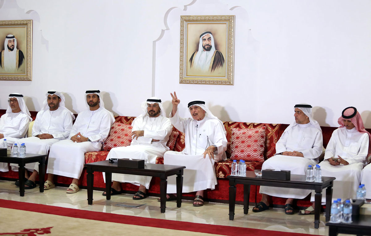 هناك من يمتلك المال ولكن أوطانهم تتوجع وتنهار