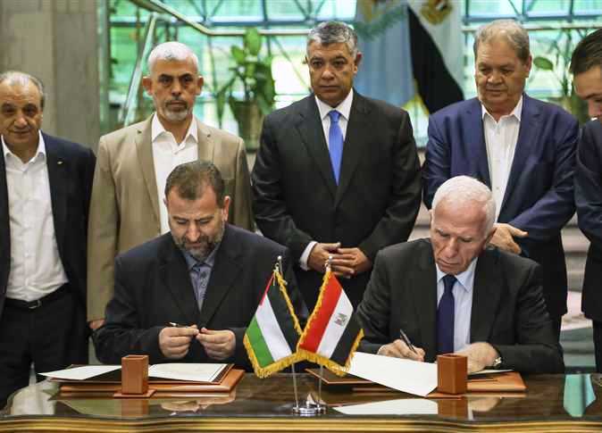 حماس وفتح وقعتا اتافق مصالحة برعاية مصرية