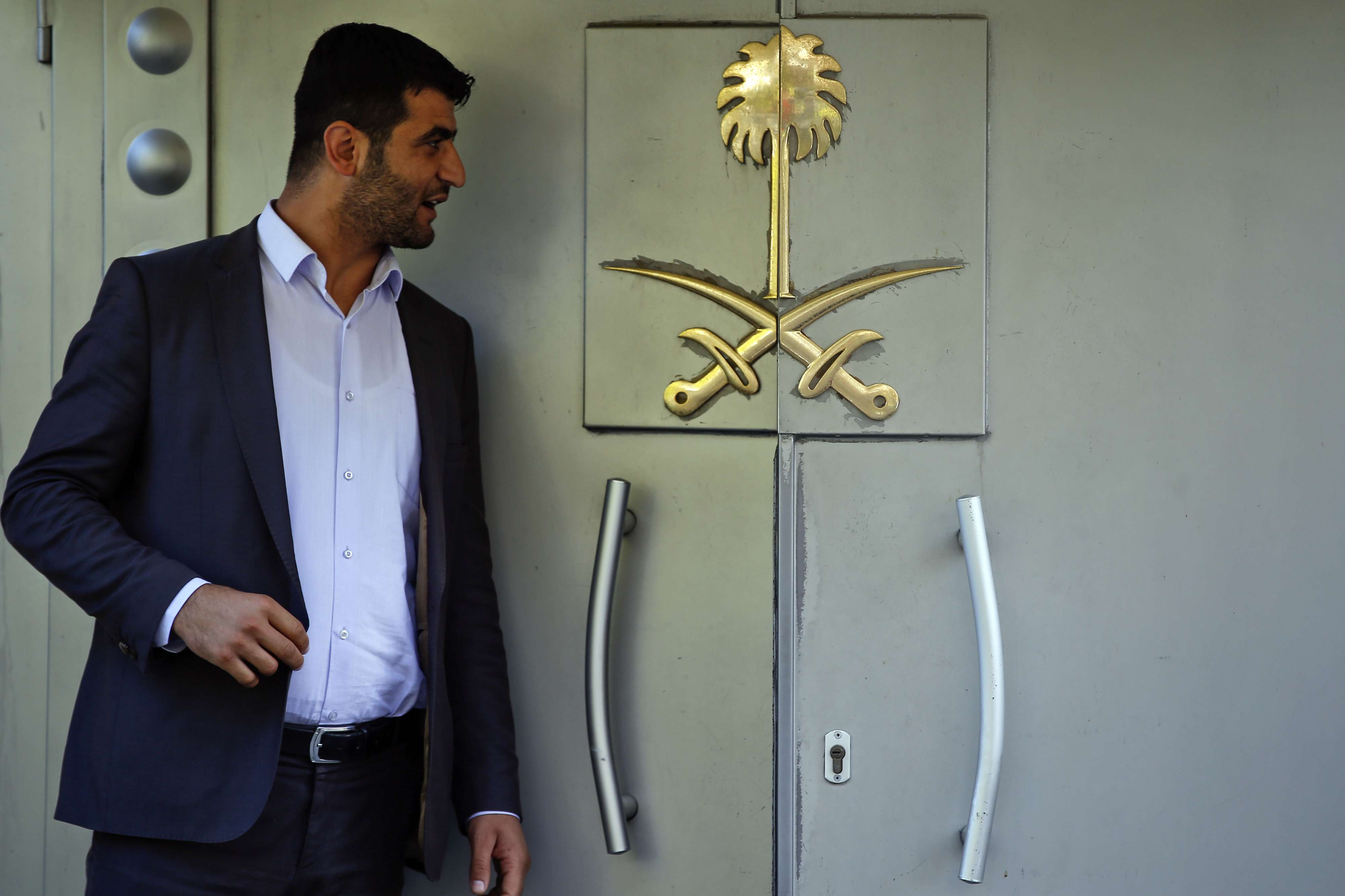 الرياض سمحت بتفتيش القنصلية ونفت صلتها بالقضية