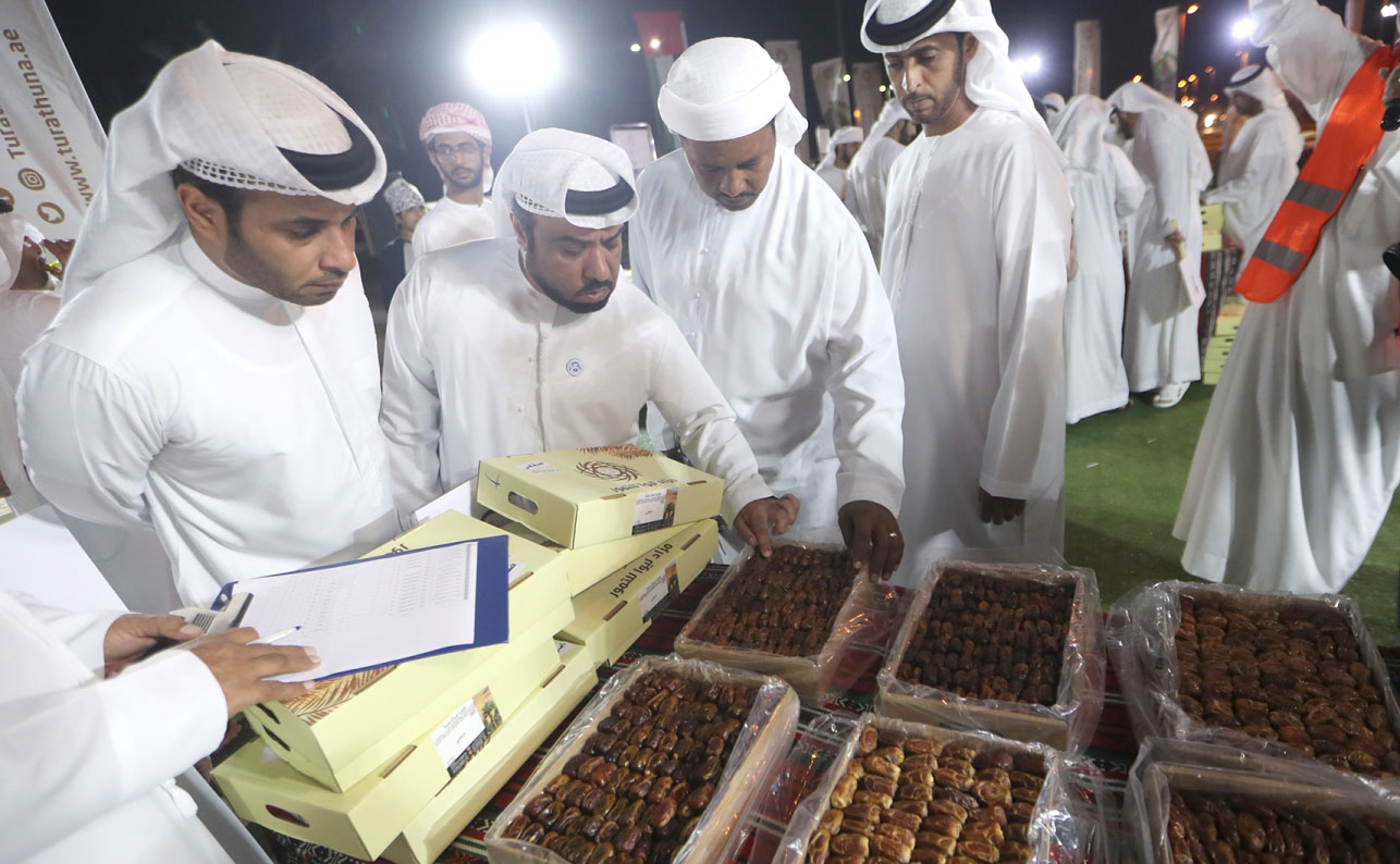 تنمية زراعة النخيل والارتقاء بأصناف تمور الإمارات