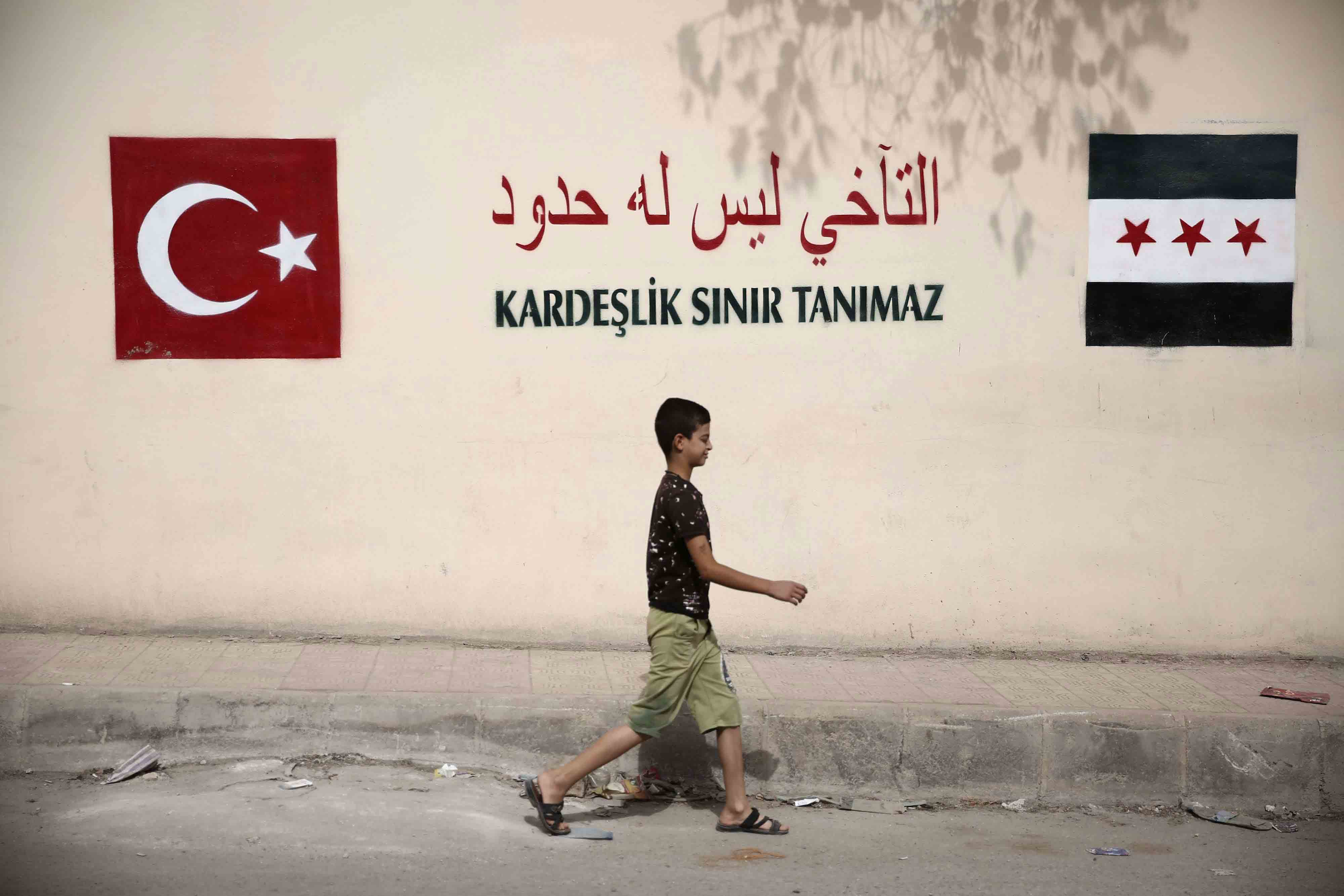 تقديم الخدمات بشكل مجاني لكسب ود المواطنين