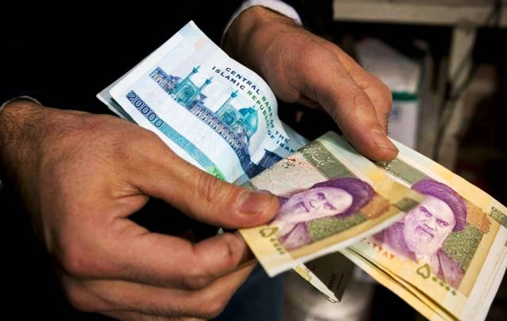 العقوبات الأميركية على القطاعين المالي والنفطي تربك النظام الإيراني