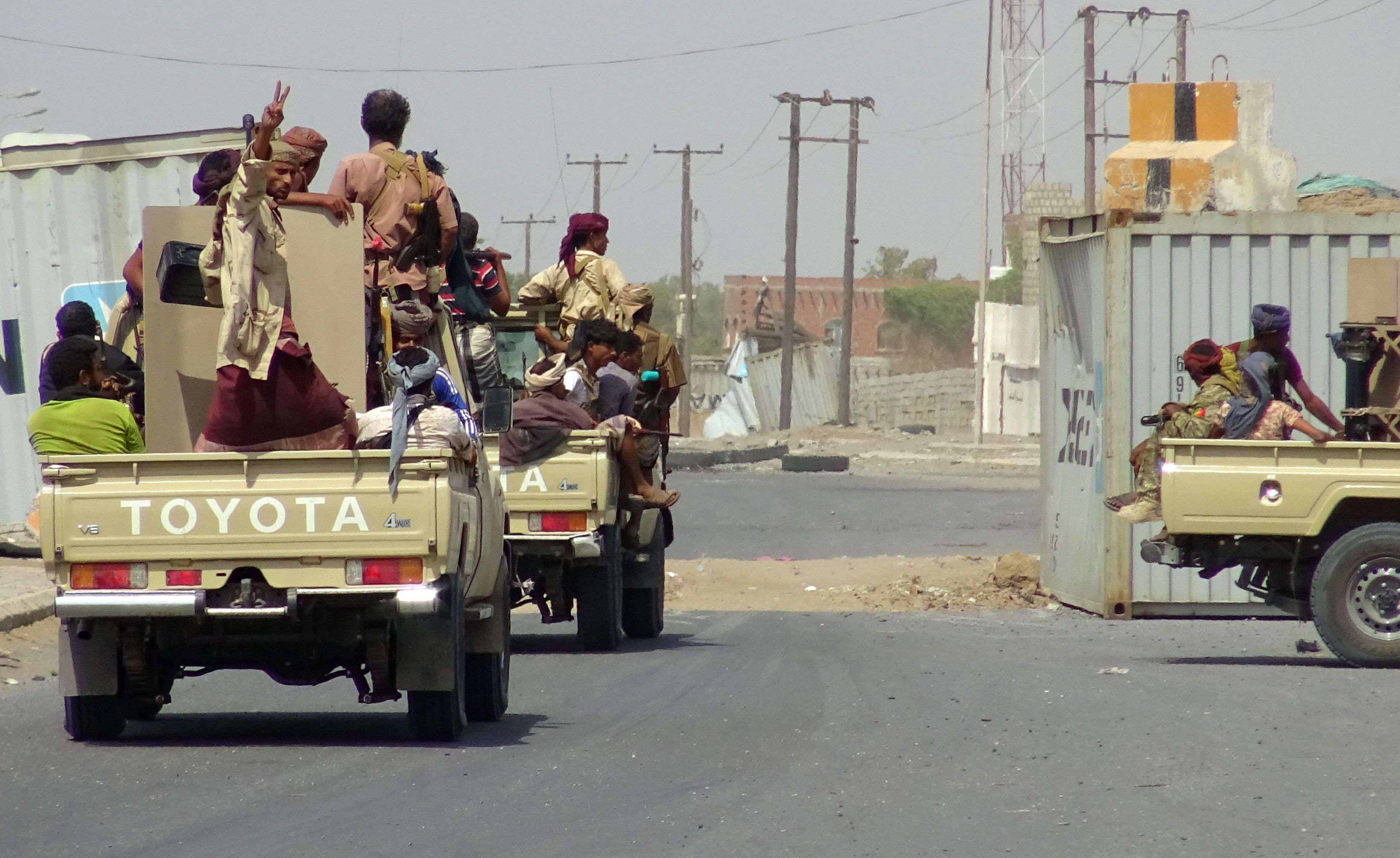 Fighters clashed around the Al-Waha (Oasis) Resort hotel complex, closing in on a civilian district located south of the hospital and north of Sanaa Road.