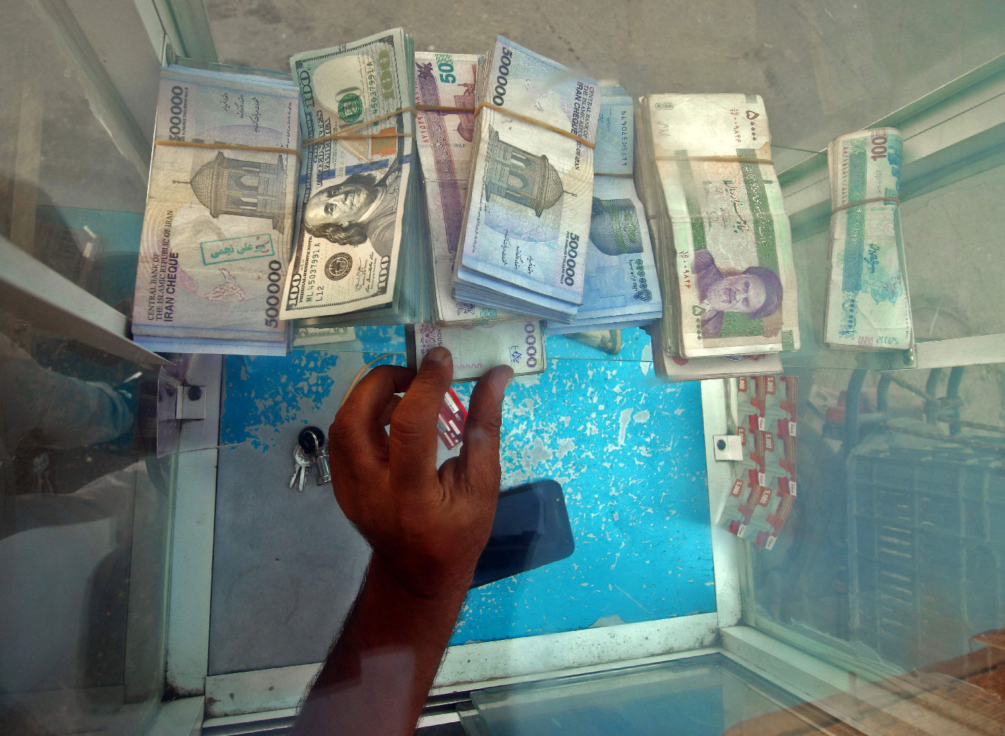 US dollars and Iranian rials at a change desk in Basra on November 6, 2018.
