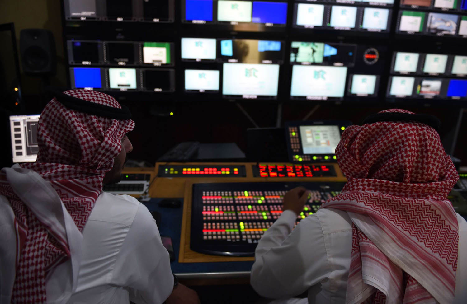 اعلاميون سعوديون في محطة فضائية جديدة