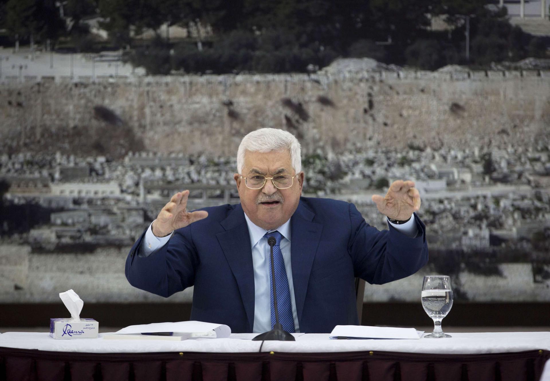 Hamas claims Abbas trying  "to legitimise his arbitrary decisions"