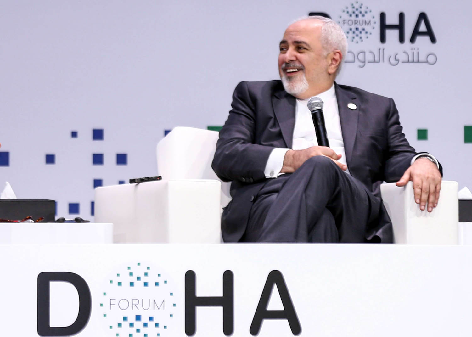 وزير الخارجية الإيراني محمد جواد ظريف يتحدث في ندوة الدوحة