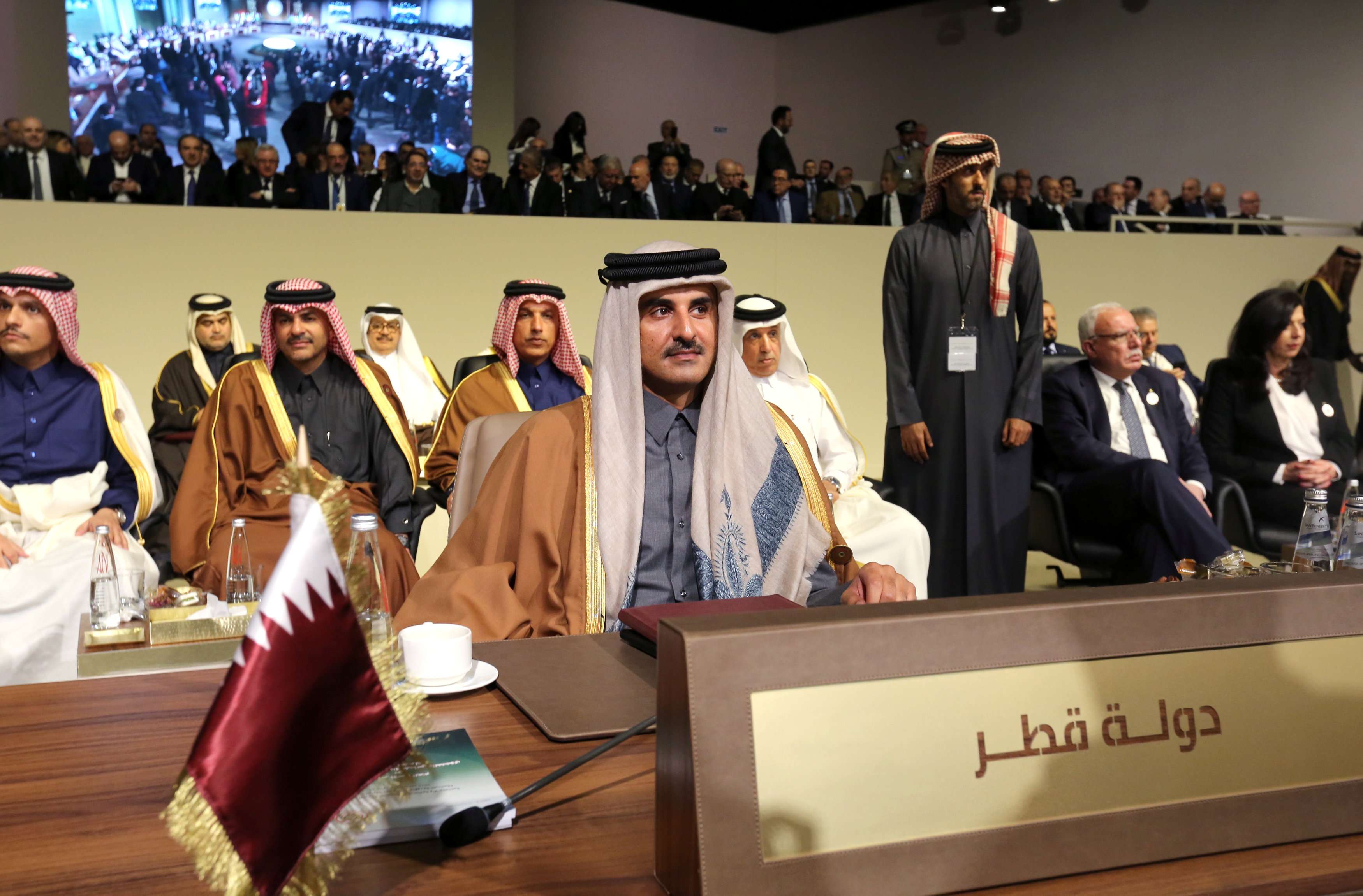 الأموال مقابل الدعم السياسي