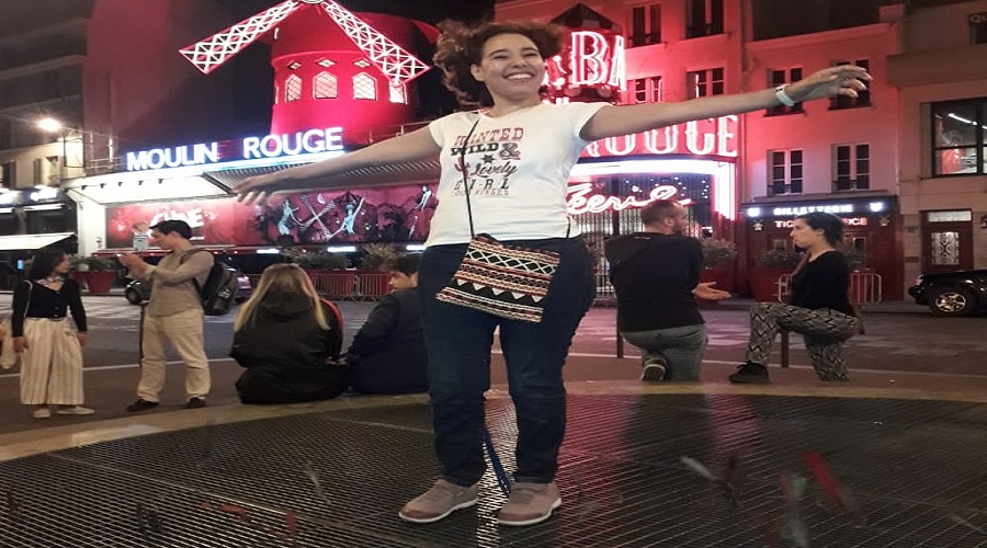 أمينة ماء العينين تثير ضجة بظهورها بلباس متحرر وبلا حجاب
