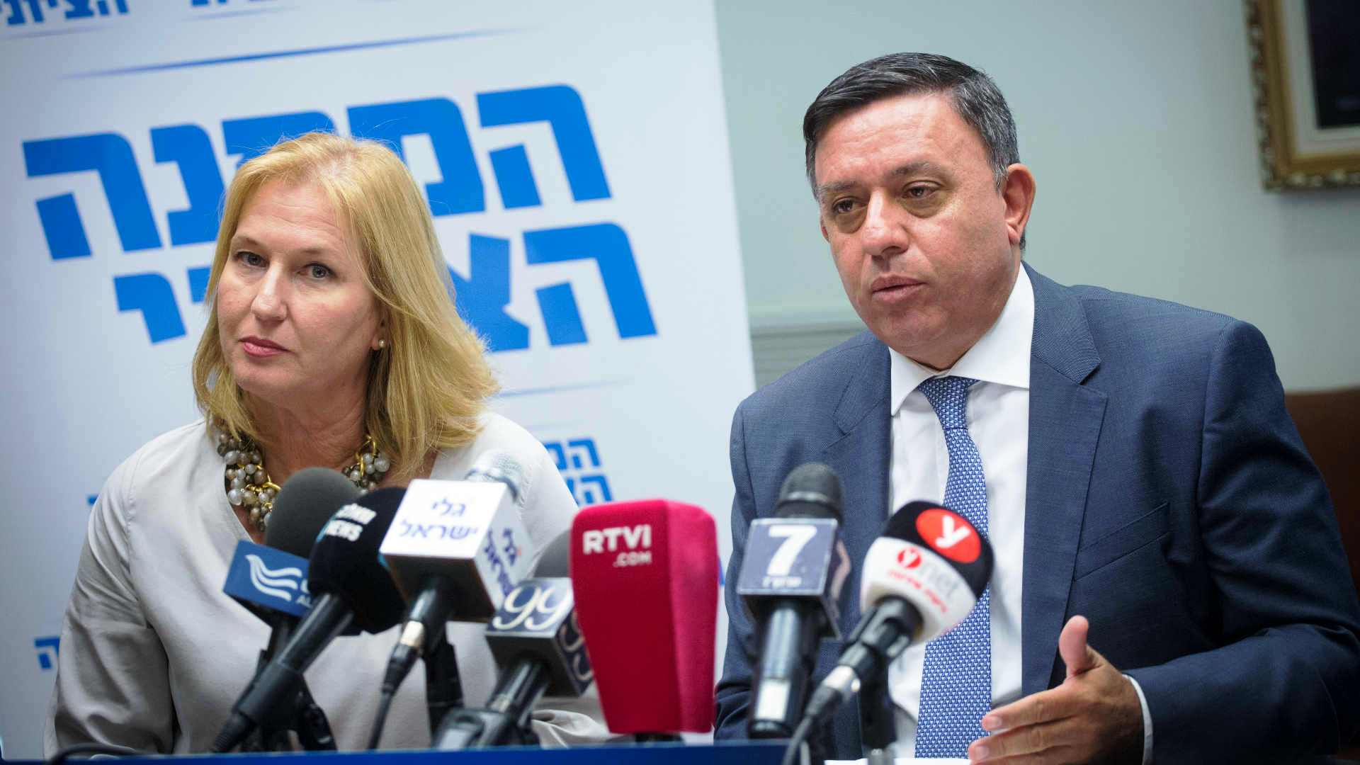 زعيم حزب العمل آفي غاباي وزعيمة حزب الحركة تسيبي ليفني