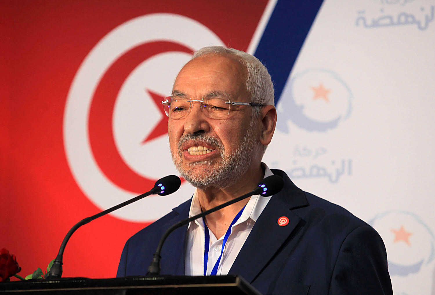 راشد الغنوشي يتحدث في جمع من مناصري النهضة