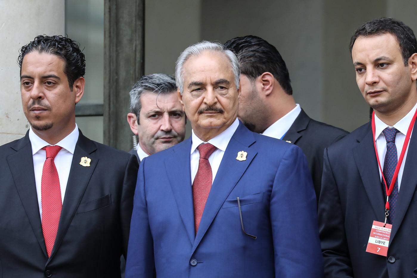 المشير خليفة حفتر قائد الجيش الوطني الليبي أصبح رقما صعبا في معادلة التسوية 