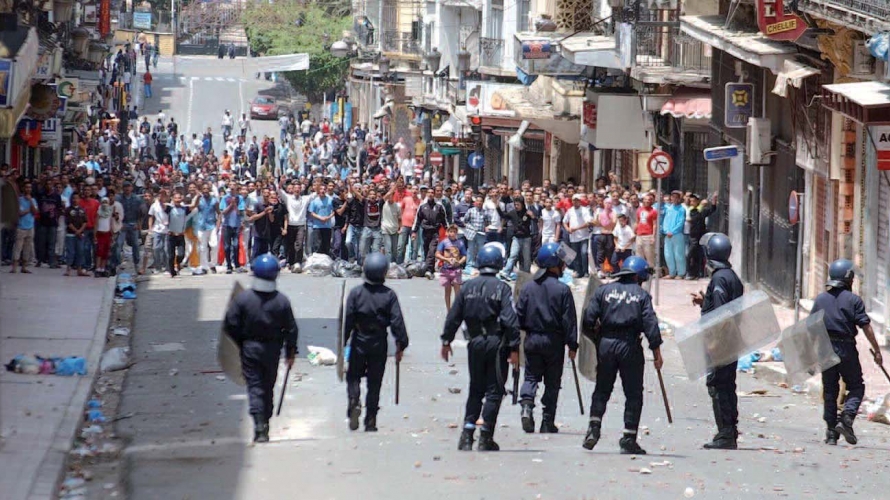 الجزائر نجت من ارتدادات "ثورات الربيع العربي" إلا أنها شهدت احتقانا اجتماعيا في أكثر من مناسبة