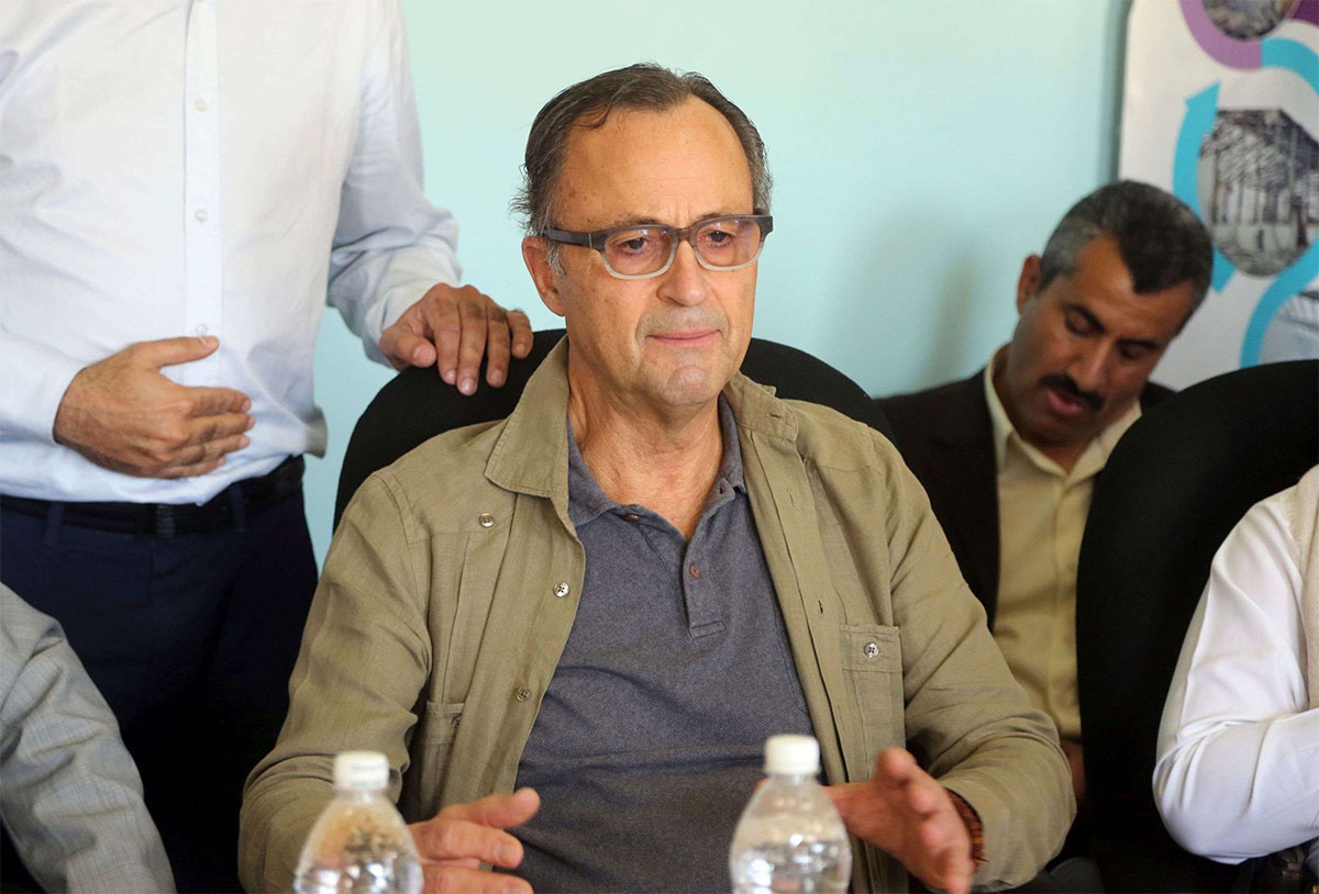 Patrick Cammaert (C) heads a UN team tasked with monitoring Yemen ceasefire 