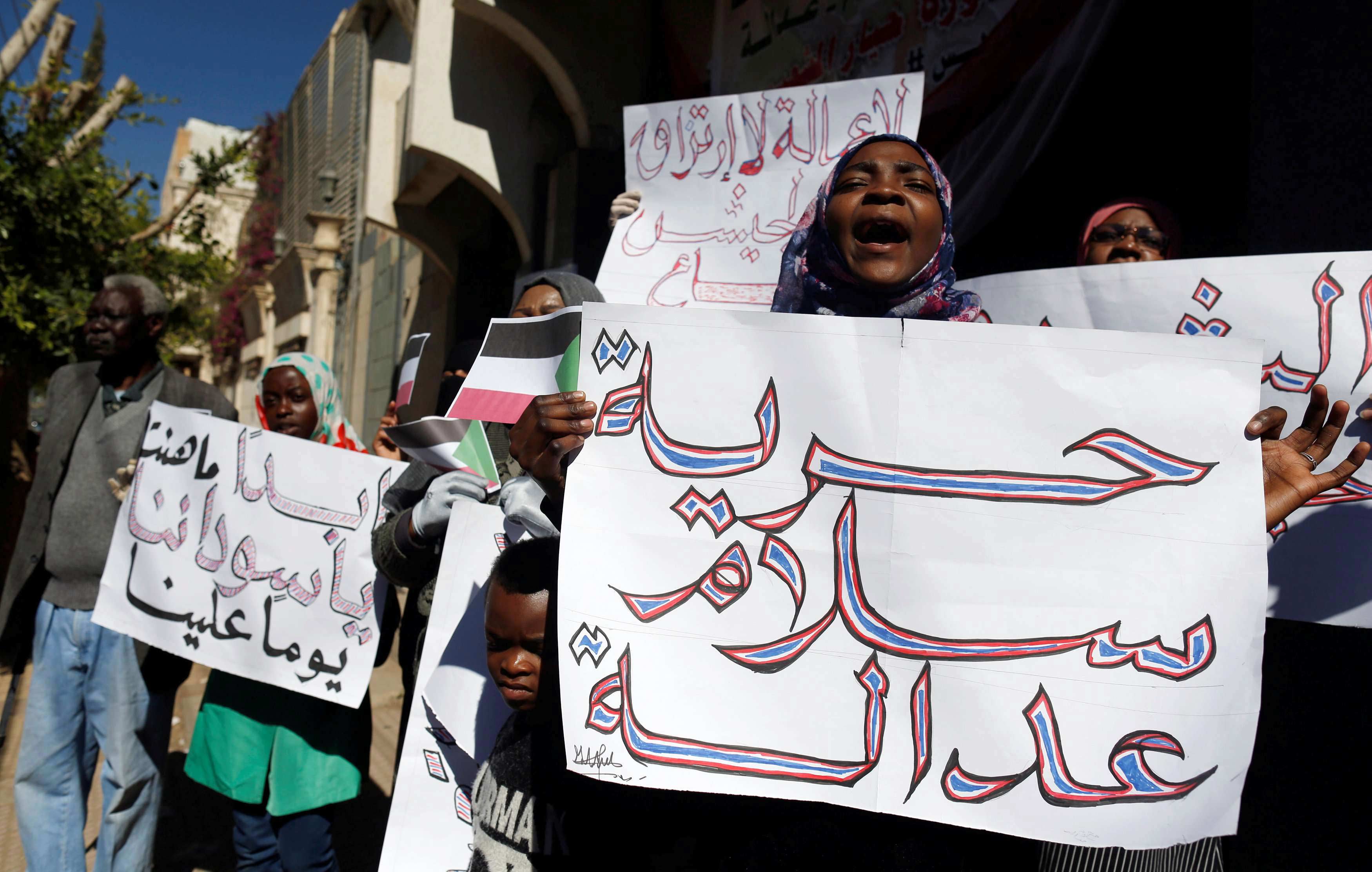 اعتقالات مكثفة للنساء المشاركات في مسيرة الرحيل