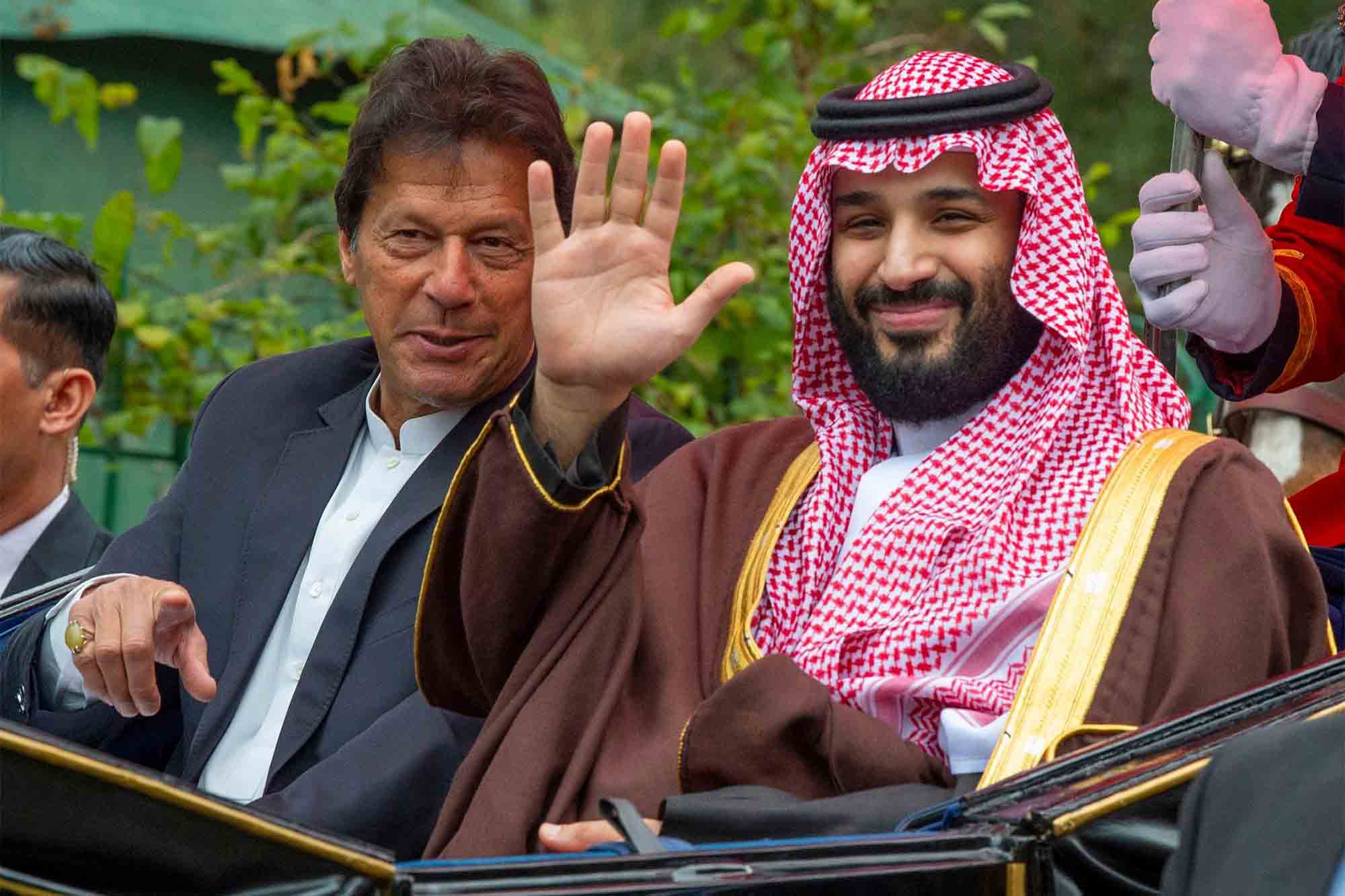 الدبلوماسية السعودية تدخل على الخط لنزع فتيل التوترات 
