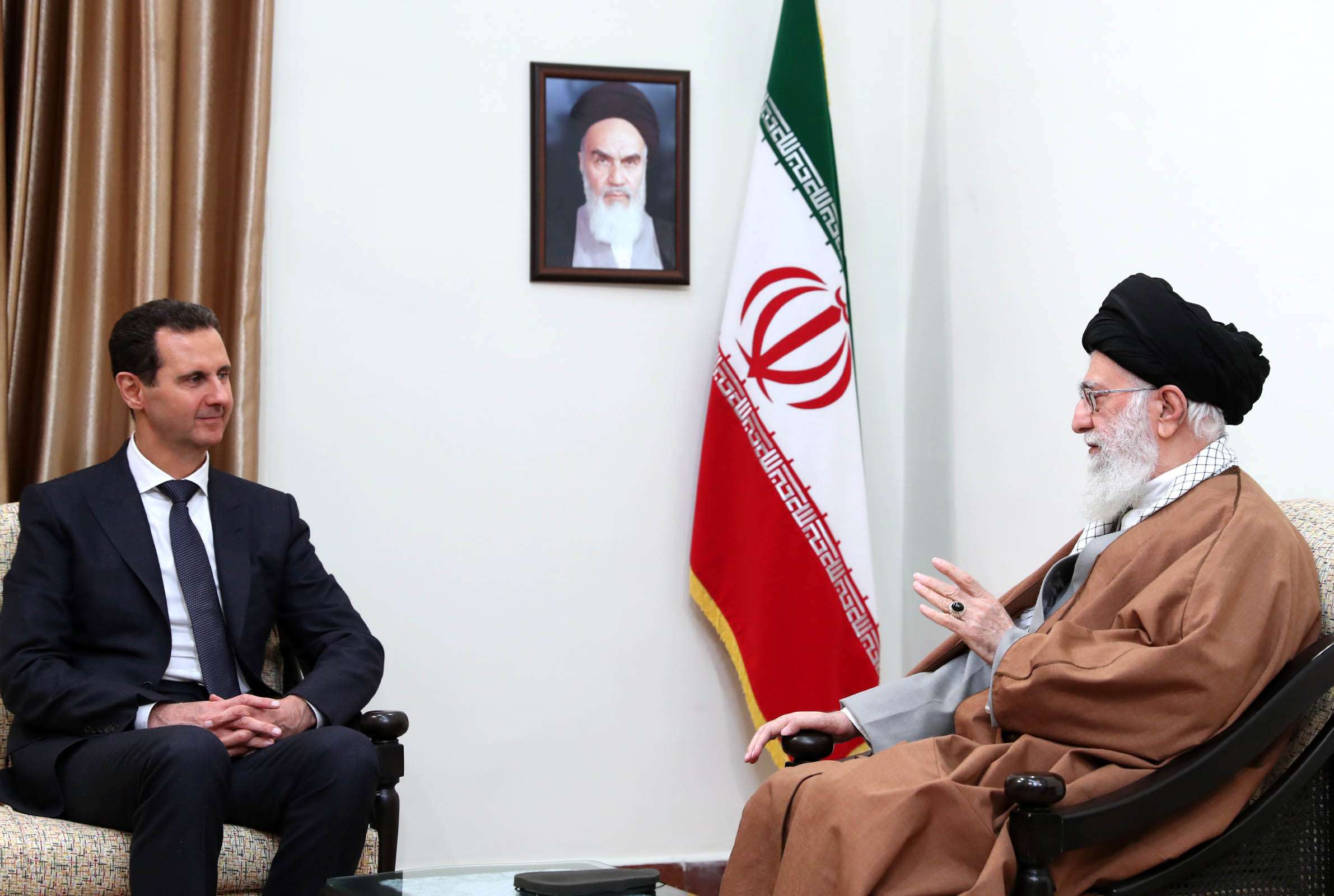 الاسد يلتقي خامنئي في طهران