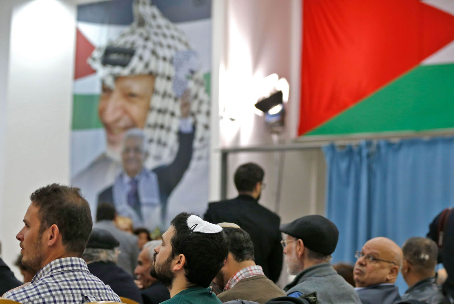 ناشطون إسرائيليون من دعاة السلام يحضرون اجتماعا للسلطة الفلسطينية