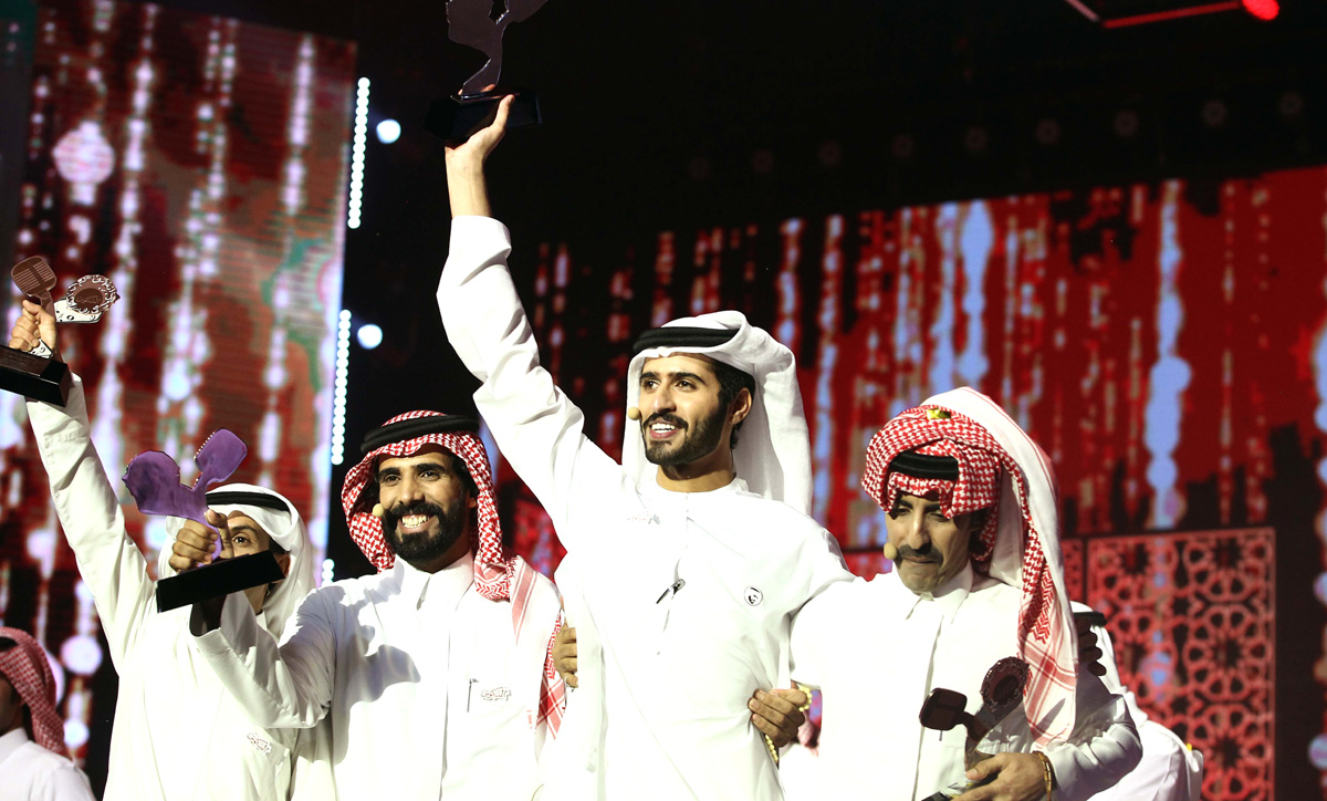 عسى الله يوسع صدر من يرفع المنكوس ** يوسع صدور الناس لو يوجعه صدره