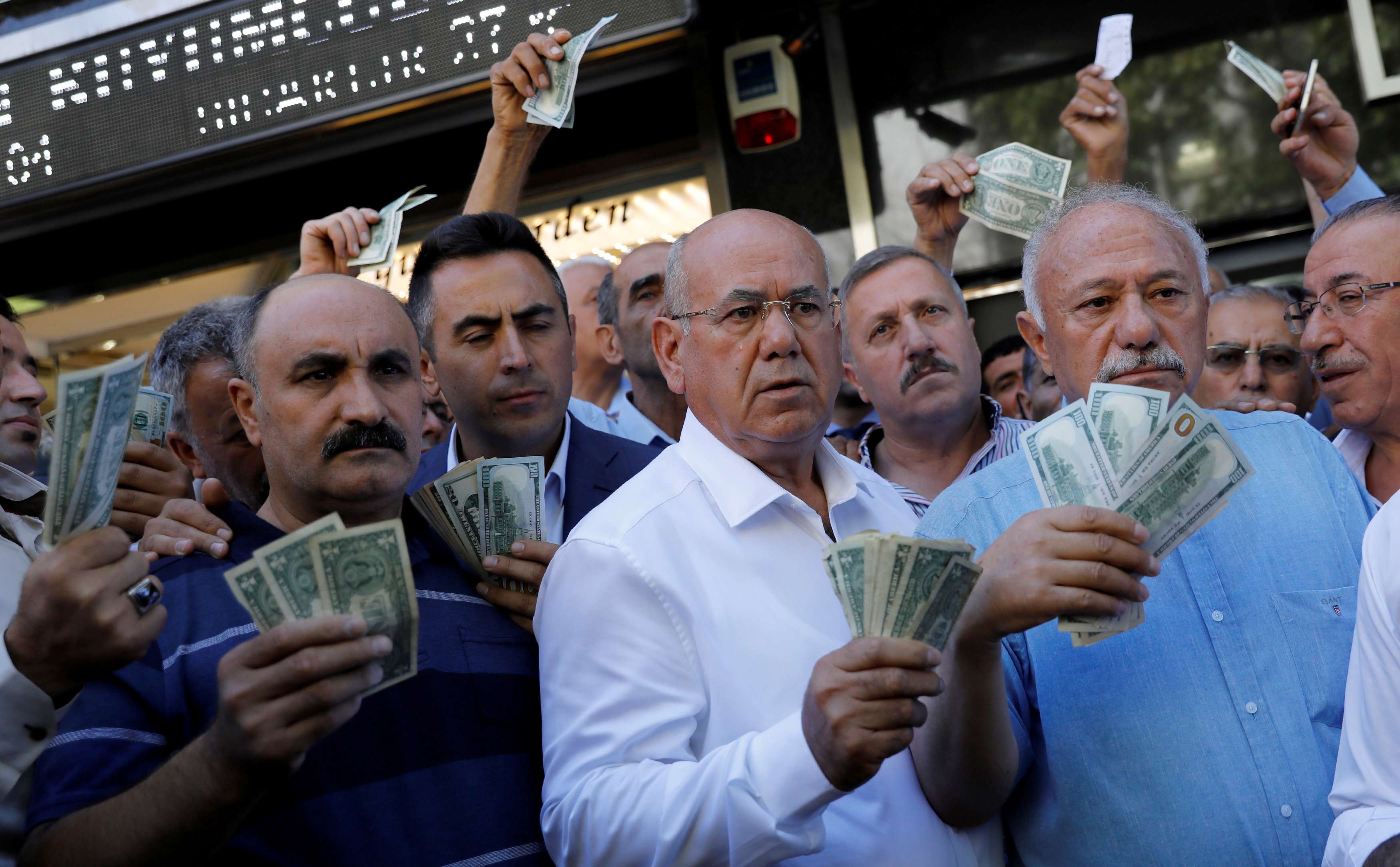أزمة أغسطس 2018 تلوح مجددا في تركيا بسبب خصومات أردوغان الانتخابية