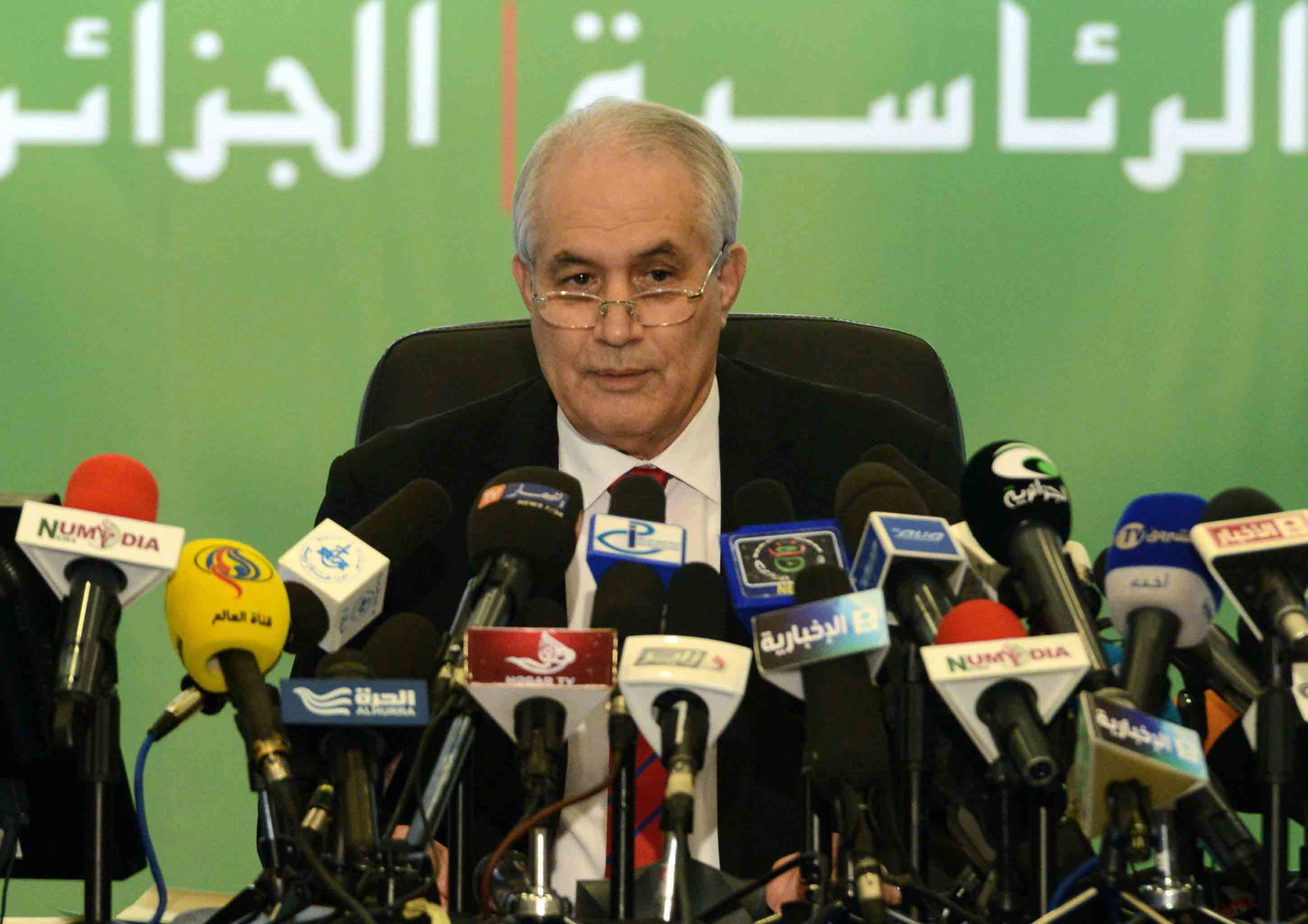 استقالة الطيب بلعيز تمهد لفترة انتقالية من دون رموز نظام بوتفليقة