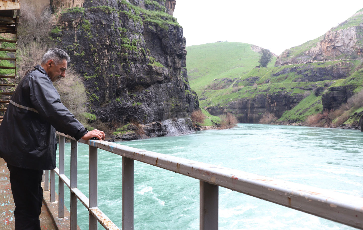 A man looks at the Dukan dam in Iraq's northern autonomous region of Kurdistan, five kms northwest of Suleimaniyah, which was built in 1955 and has reached its highest water levels following heavy rains in the region, on April 2, 2019.