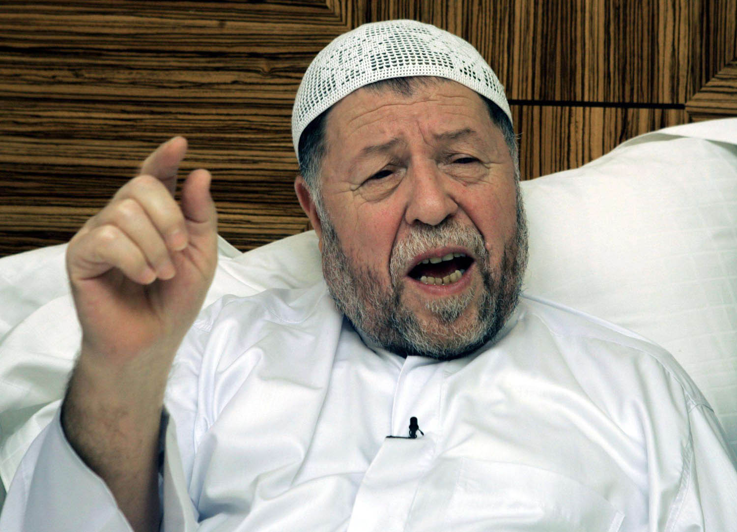 عباسي مدني في حديث للصحفيين من منفاه في الدوحة