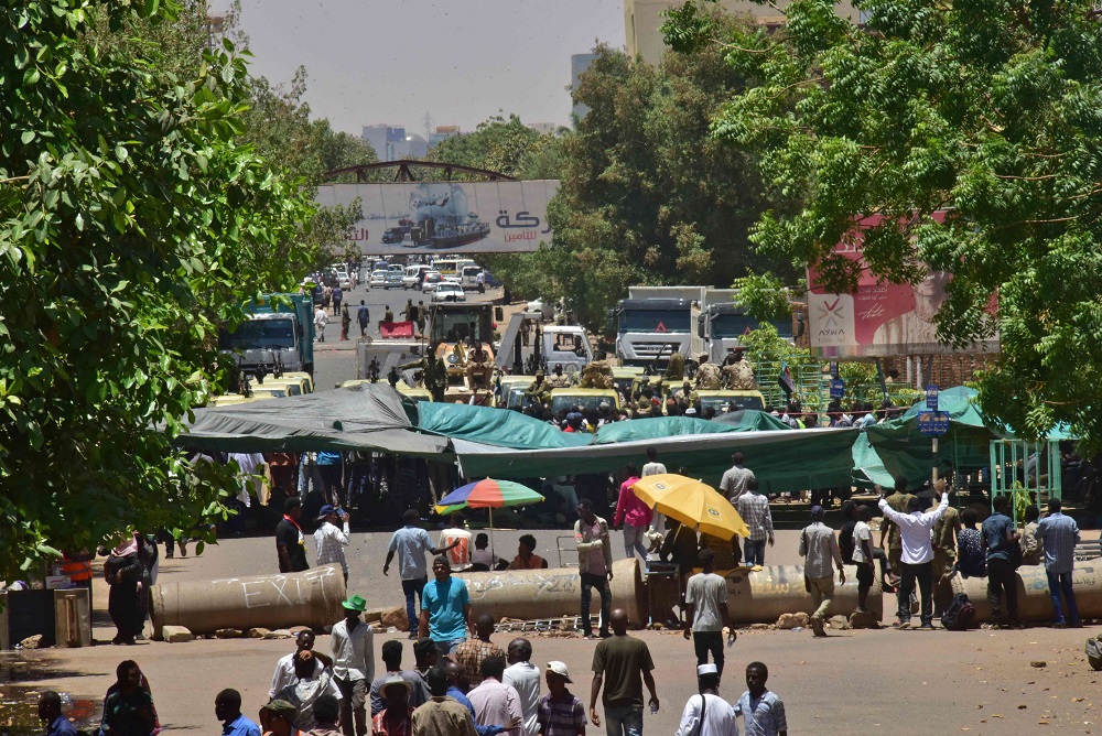 المحتجون في السودان