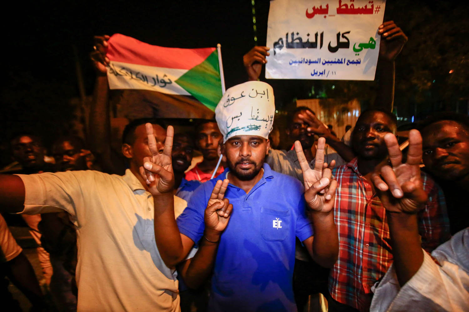 متظاهرون في الخرطوم يطالبون بإزاحة المجلس العسكري