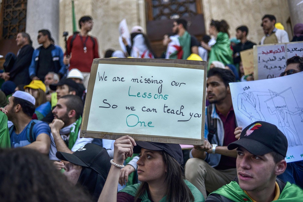الطلبة الجزائريون يحتجون