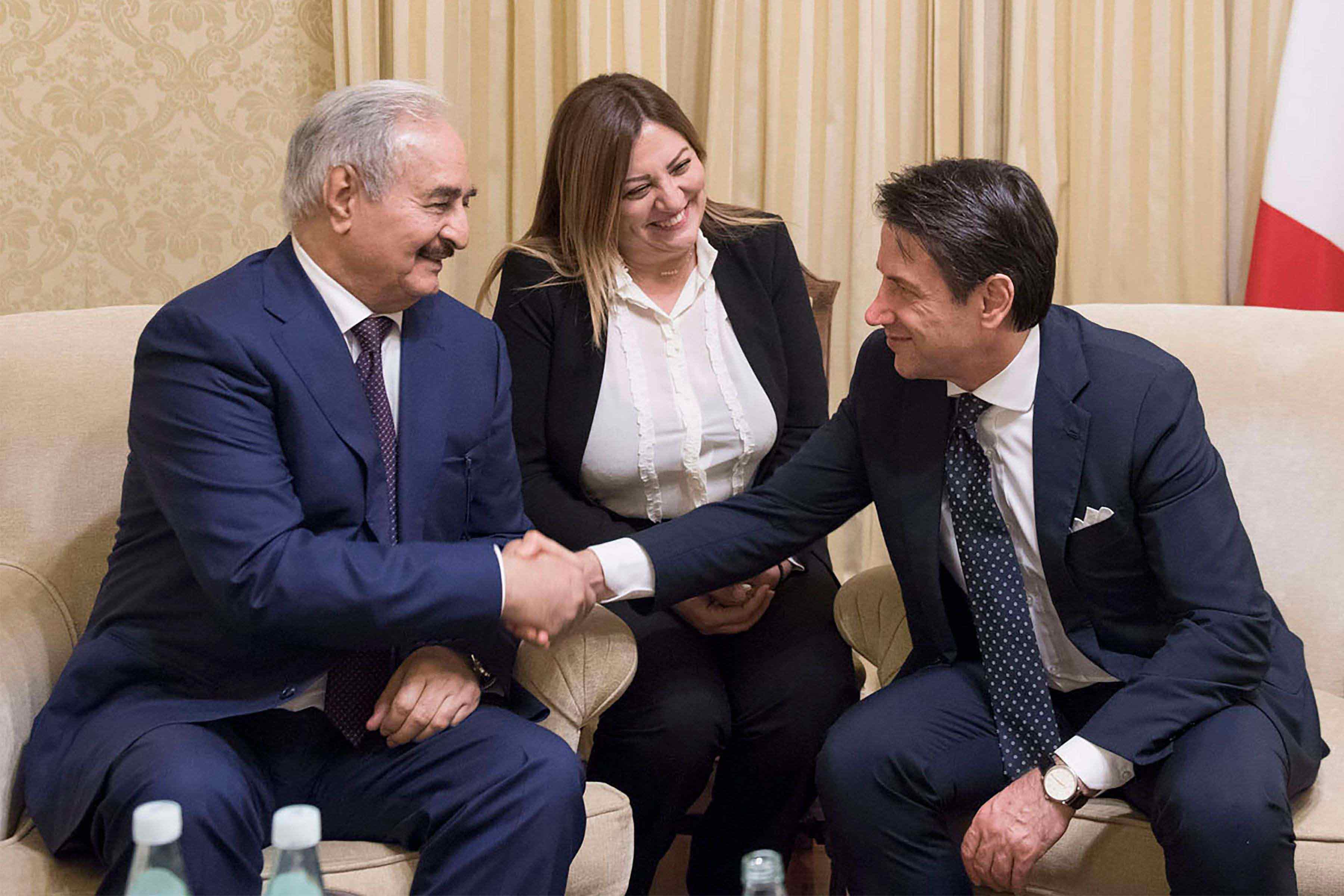 روما تعدل بوصلتها مع باريس للعودة إلى طاولة المفاوضات في ليبيا