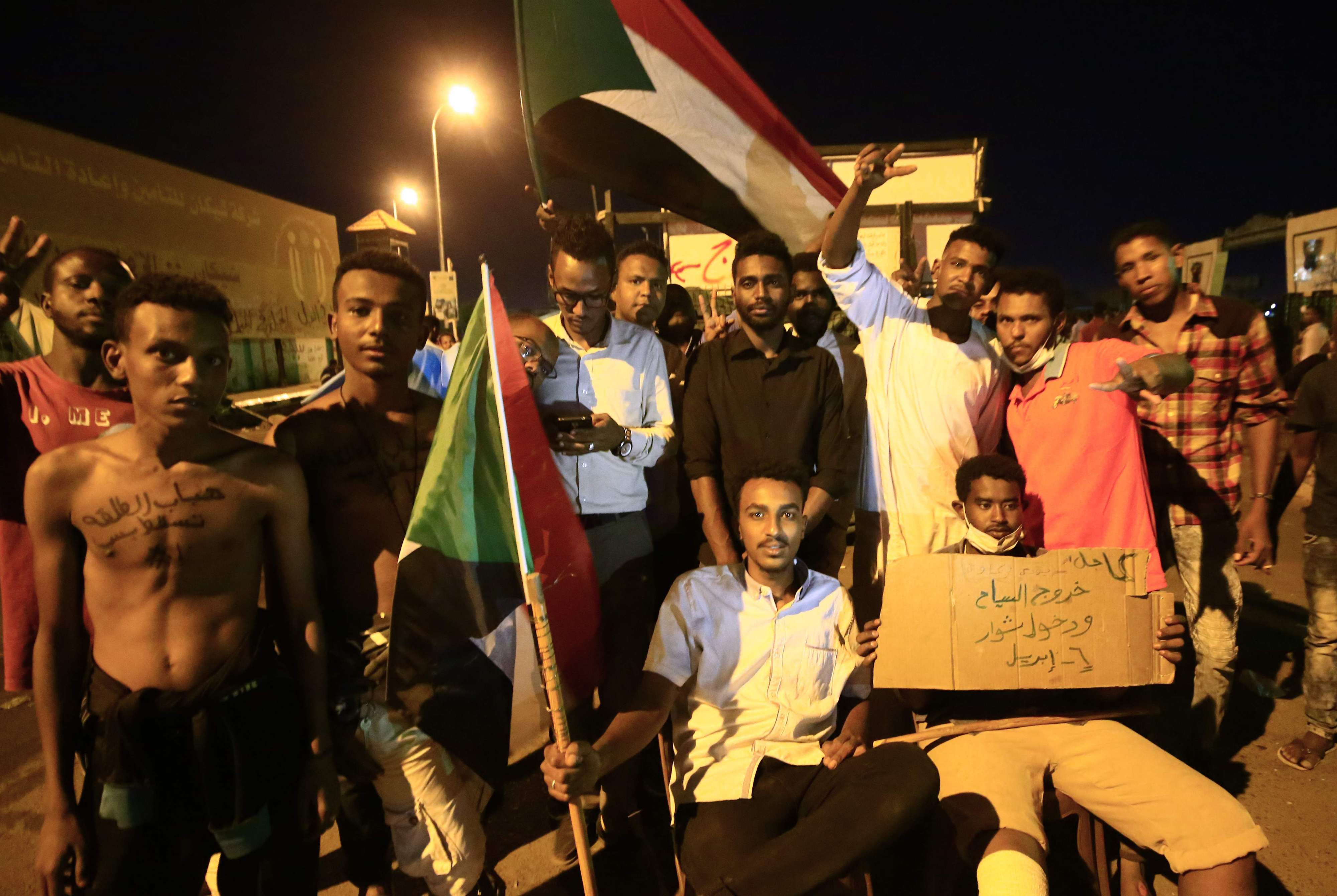 المحتجون في السودان