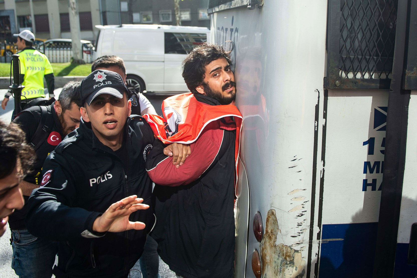 القمع والترهيب وسيلة أردوغان لاقصاء معارضيه 