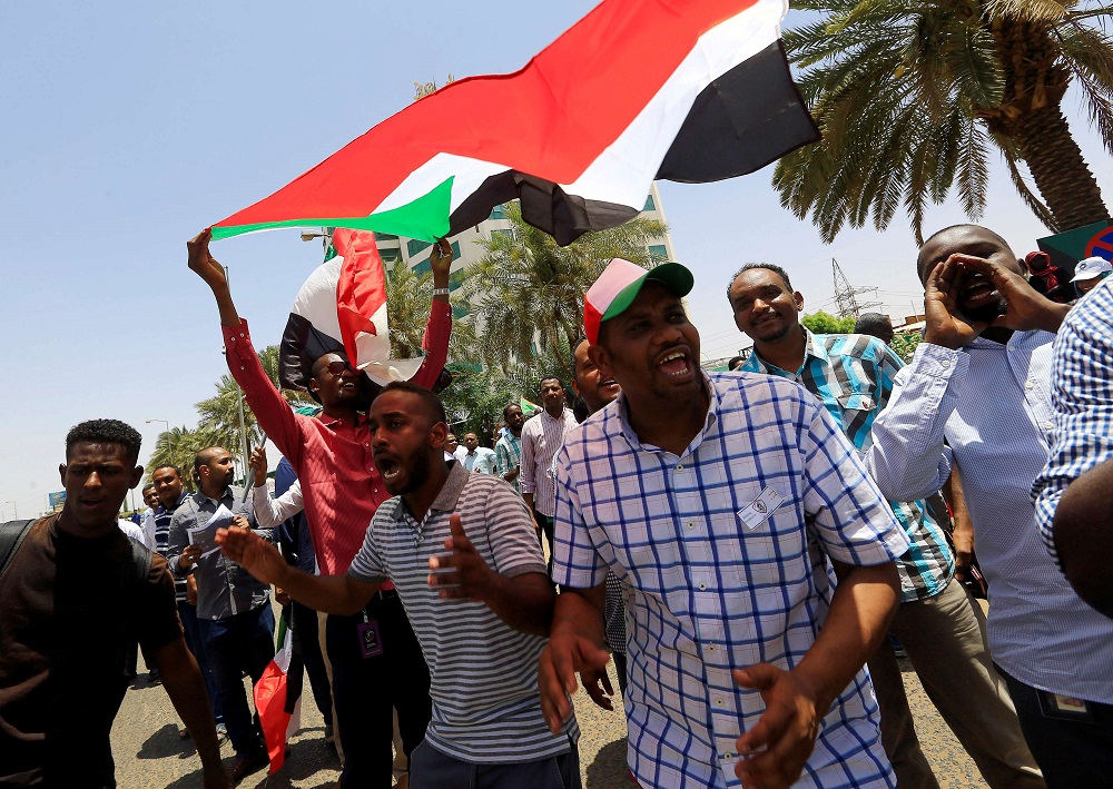 المحتجون في السودان