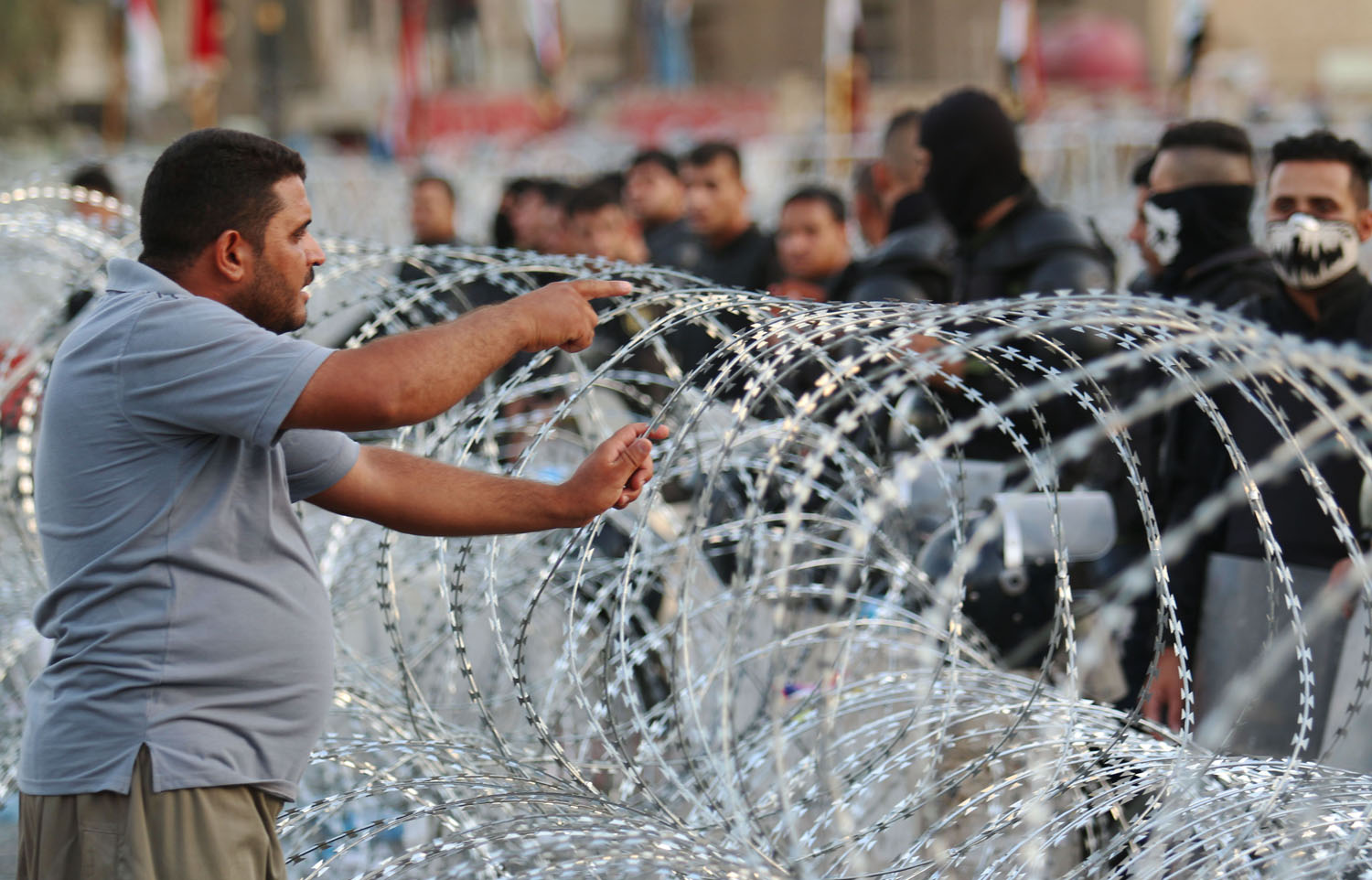 الحكومة العراقية تلتف على العقوبات والاحتجاجات